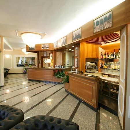 Hotel Alexander Чезена Экстерьер фото