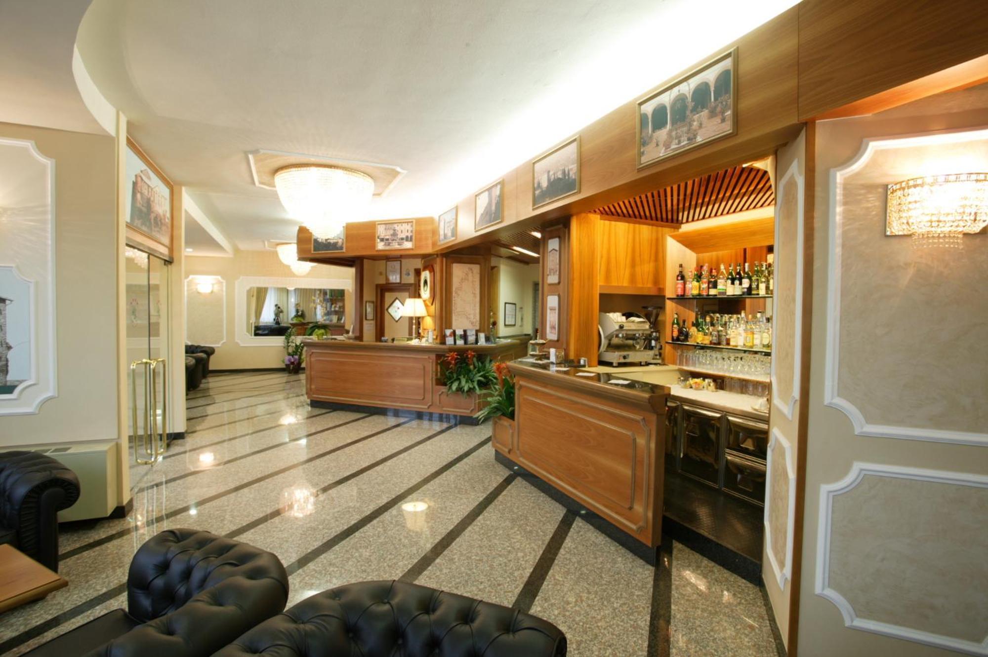 Hotel Alexander Чезена Экстерьер фото